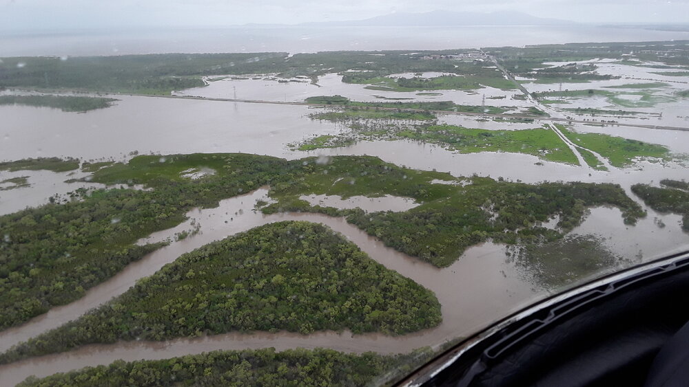 Ross River between Railway Estate and Southern Port Road, aerial photograph during floods, 2019. 