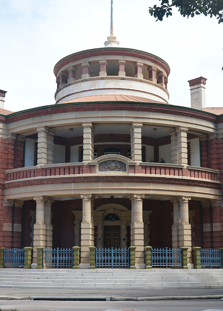 Entrance to the former Customs House, the Strand, Townsville, 24 April 2017