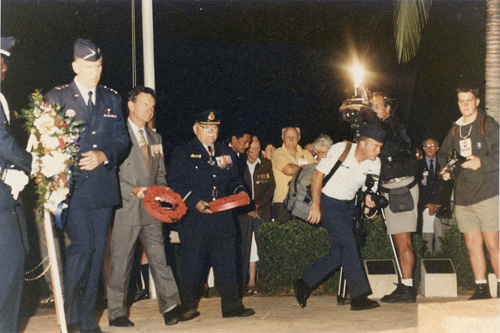 VP50 : Wreaths laid on VP Day / Townsville City Council staff