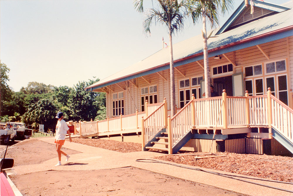 The Tumbetin Lodge relocation to the Townsville palmetum / Townsville City Council staff