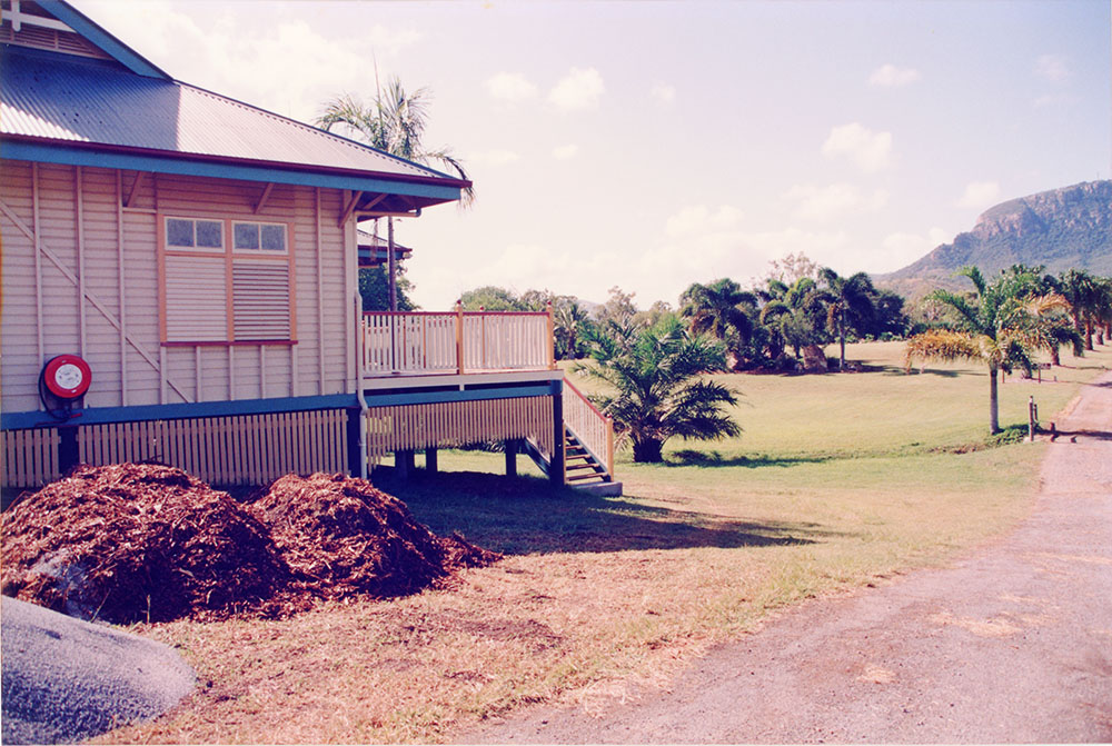 The Tumbetin Lodge relocation to the Townsville palmetum / Townsville City Council staff