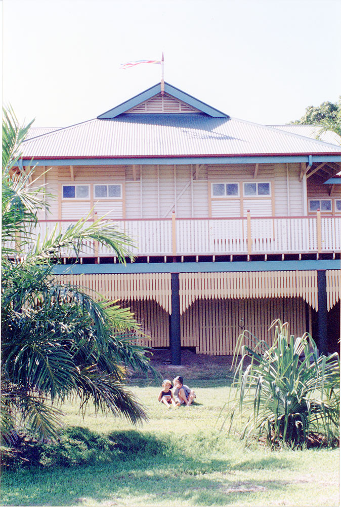The Tumbetin Lodge relocation to the Townsville palmetum / Townsville City Council staff