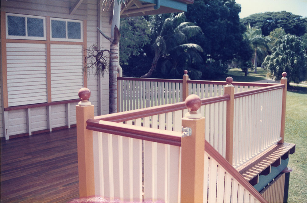 The Tumbetin Lodge relocation to the Townsville palmetum / Townsville City Council staff