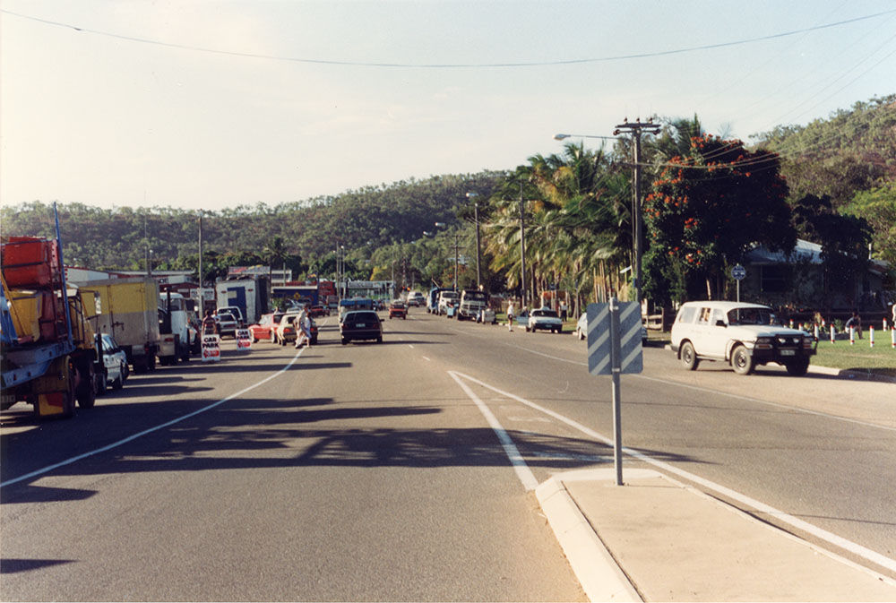 Kings Road, West End, Townsville, during the Townsville show, between 1980 and 2000 / Townsville City Council staff.