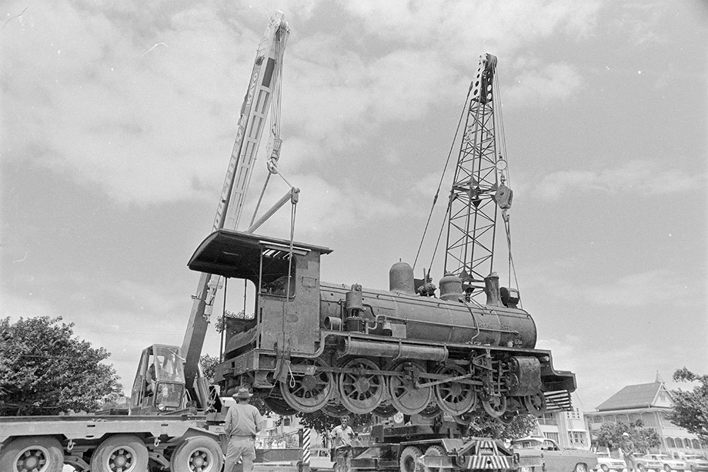 Installing a locomotive in Sister Kenny Park, Townsville Strand, 1973
