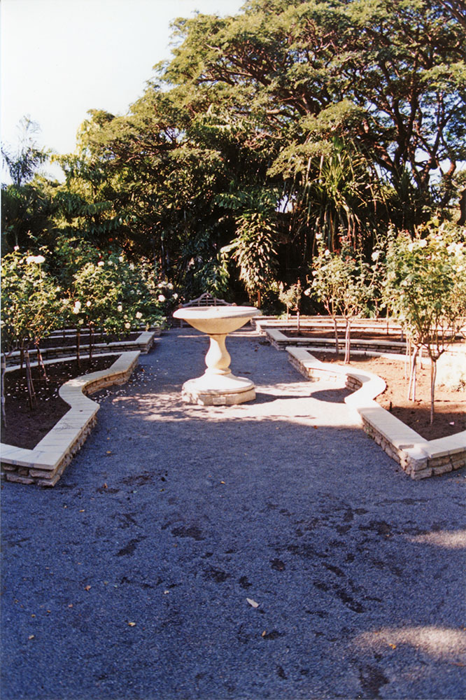 Bird bath and rose gardens in the Queens Gardens, Townsville, [1992 or 1993] / Townsville City Council staff.