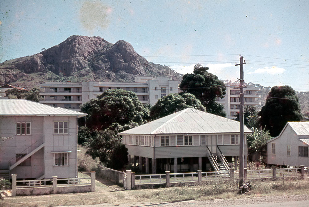 Freeman collection : View of Mitchell Street, the Townsville General Hospital and Castle Hill, 1961