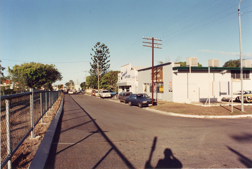 Ingham Road service road, West End, Townsville, between 1980 and 2000 / Townsville City Council staff.