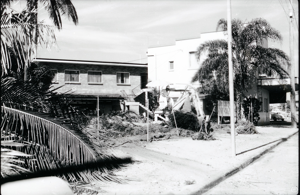 Trees being removed to construct the bottle shop at the Causeway Hotel, Townsville, 21 November 1971