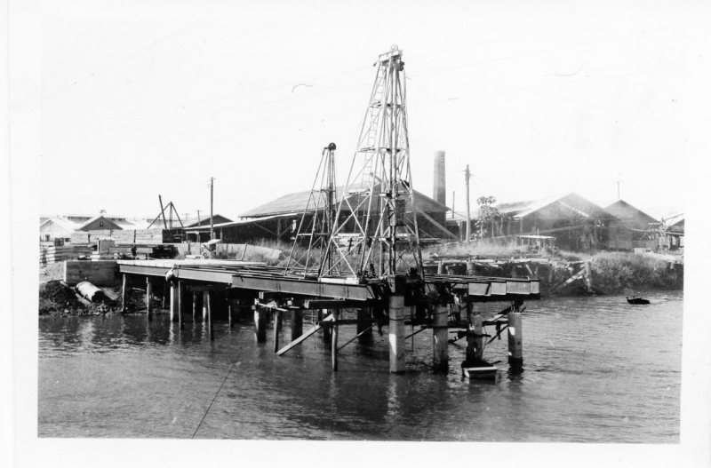 Constructing Rooney's Bridge, Townsville, June 1953