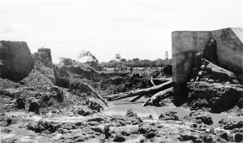 Damage to Aplin's weir, Townsville, January 1953