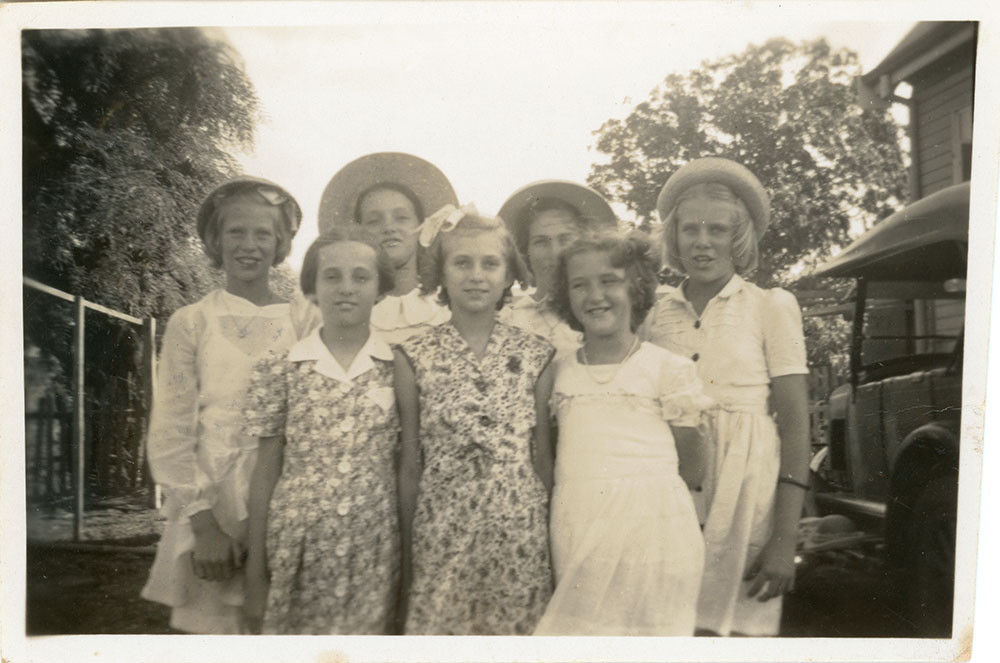 Family photograph from the Quelch Forno collection : Group of seven girls