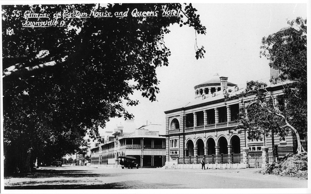 Johnson collection : View of the Customs House and the Queens Hotel, the Strand, Townsville