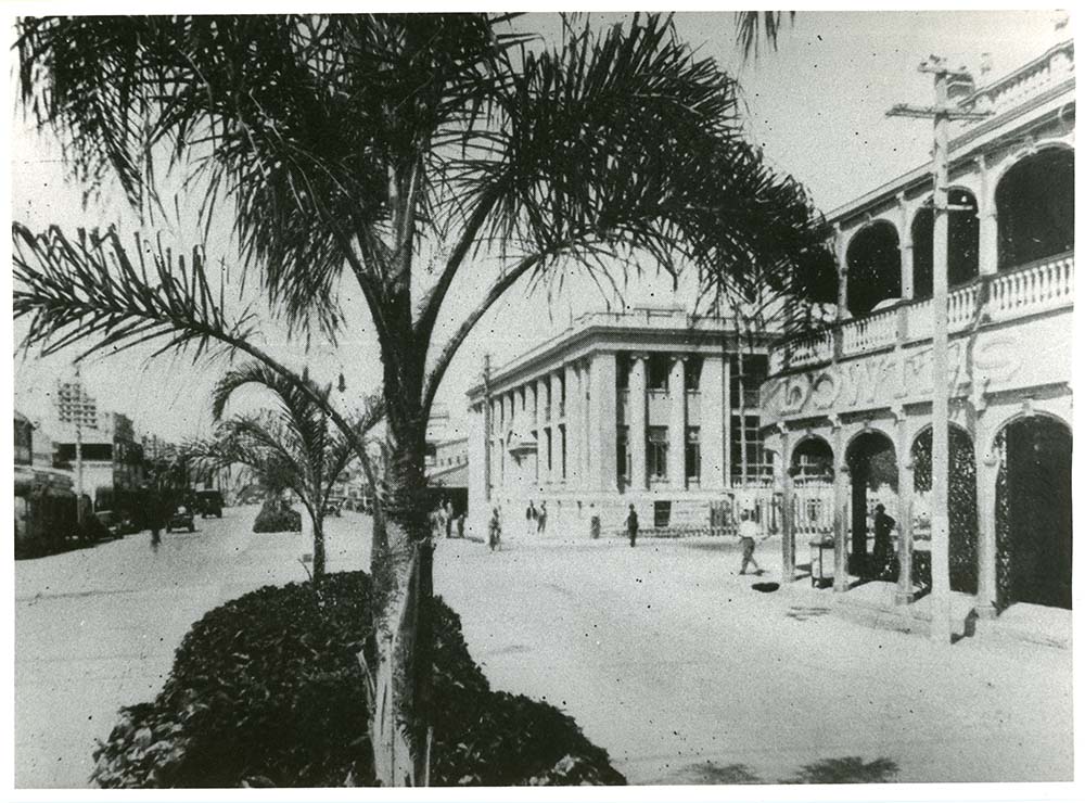 "Broadway" Flinders Street, showing new Government Offices, Townsville, January 1930
