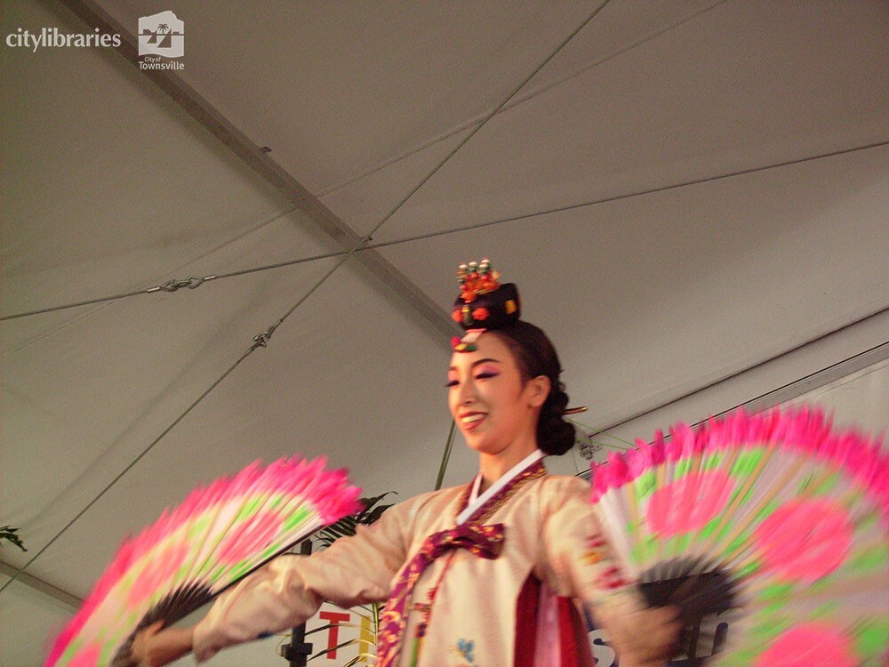 Perfomer from Suwon City, Korea at Cultural Fest, Strand Park, Townsville, 18 August 2007