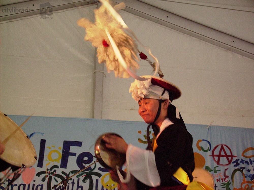 Perfomer from Suwon City, Korea at Cultural Fest, Strand Park, Townsville, 18 August 2007