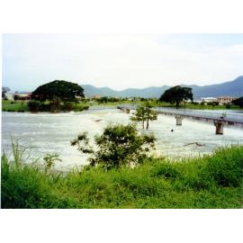 Aplin's weir, Townsville, 17 January 1998