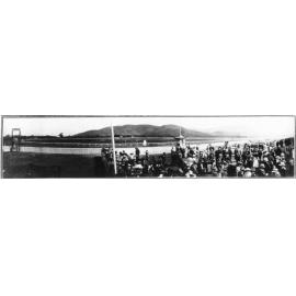 Racegoers at the Amateur Racing meeting at Cluden Racecourse during Jubilee Carnival Week, Townsville, 1913
