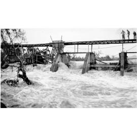 Flooding during construction of the Black weir, Townsville, 1934. 