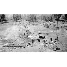 Digging the foundations for the Black weir, Townsville, 1932