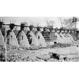 Hearth pitching, Black weir, Townsville, 1933