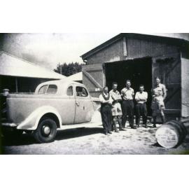 Aircraft engineers and staff outside the workshop situated in Breakwater Road, Townsville, 1942