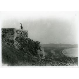Construction of a lookout on Castle Hill, Townsville, 1937