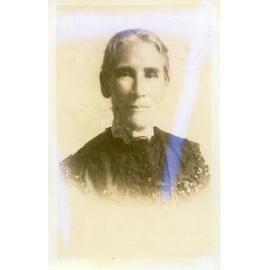 Jeanie Caldersmith with (possibly) the St. James Cathedral Choir