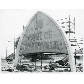 Relocation and refurbishment of the Port of Townsville entry sign at the corner of Ross and Archer Streets, South Townsville, 20 November 1980
