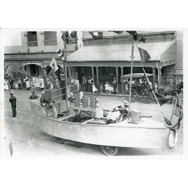Armistice Day parade, Flinders Street, Townsville City, Townsville, 11 November 1918
