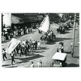 Armistice Day parade, Flinders Street, Townsville City, Townsville, 11 November 1918