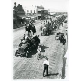 Armistice Day parade, Flinders Street, Townsville City, Townsville, 11 November 1918