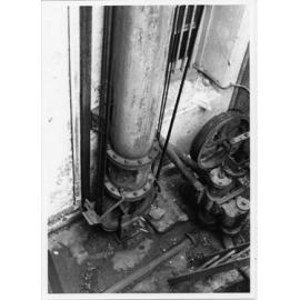 Hydraulic lift mechanism, Hollis Hopkins warehouse, Sturt Street, Townsville, 1979 