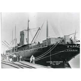 Loading frozen meat, Jetty wharf, Townsville, July 1903