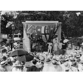Opening ceremony for the Memorial Gates at Townsville West State School, 1921