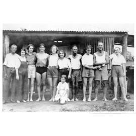 Vincent Parker with Jack, Edith and Mona Parker and friends. 