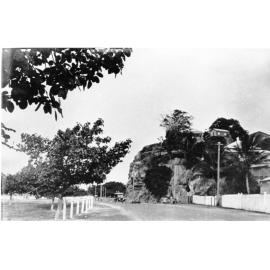 The Strand road, looking toward the harbour, Townsville, ca.1920. 