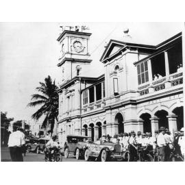[Spectators gather in front of the Townsville Post Office on the occasion of the first overland journey by car from Innisfail to Townsville.] 