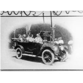 Touring car owned by Thompson & Wills, Flinders Street, Townsville, 1914