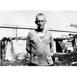 Man at the Swagman's camp, Garbutt, Townsville, 1932 