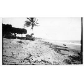 The Strand beach looking towards Kissing Point, Townsville, February 1940. 
