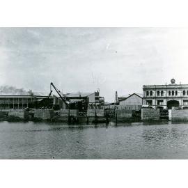 New wharf construction, Ross Creek, Flinders Street, Townsville, 1922 