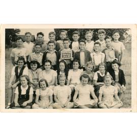 Oonoonba School photograph, grades IV and VI, 1953
