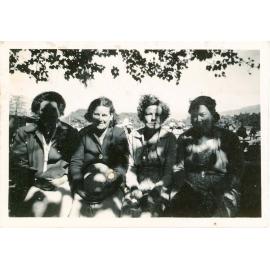 Oonoonba residents at a picnic on the Strand, Townsville, ca.1953