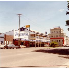Mansfield Hotel and old brewery, Flinders Street, Townsville, 1985