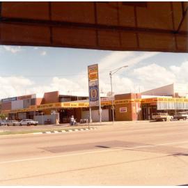 New Park Hotel Motel, corner of Charters Towers Road and Philp Street, Hermit Park, Townsville, 1985