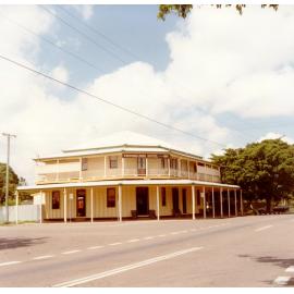 Victoria Park Hotel, Boundary Street, South Townsville, 1985