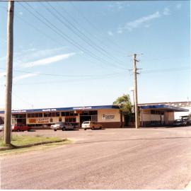 Bellevue Hotel, corner of Perkins and Allen Streets, South Townsville, Townsville, 1985