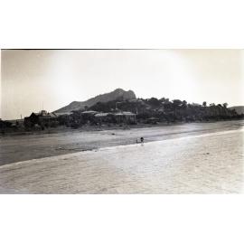 Jeffery collection : The Strand beach, Queens Hotel and Customs House, Townsville