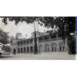 Jeffery collection : The Queens Hotel, the Strand, Townsville